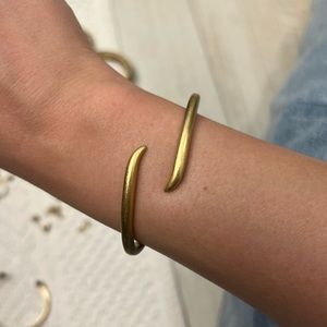 Gold tone bracelet